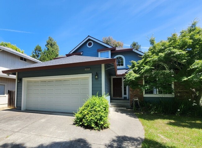 Building Photo - Spacious 4 Bed / 3 Bath Windsor Home