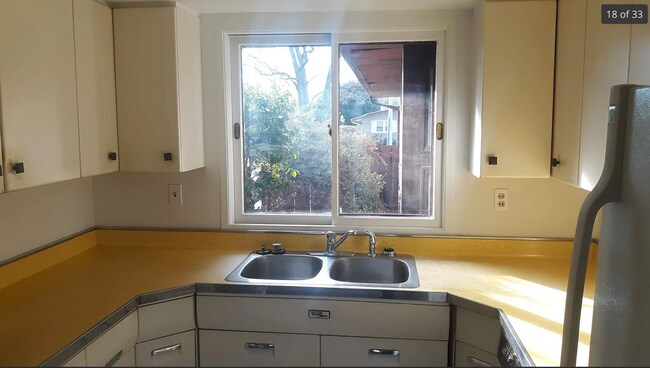 Photo - Beautiful Spacious 3bedroom/2bathroom House