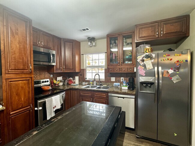 Photo - 610 Winchester Rd