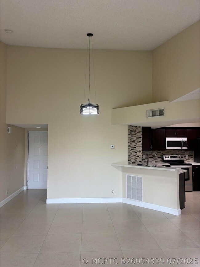 8761 Wiles Rd Unit 304