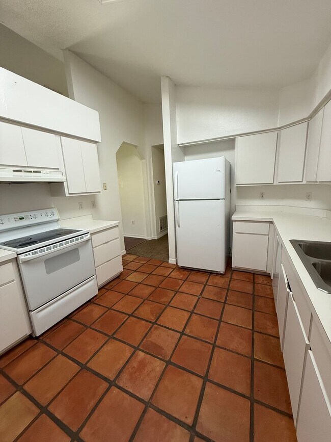 Photo - 1102 SE 10th St