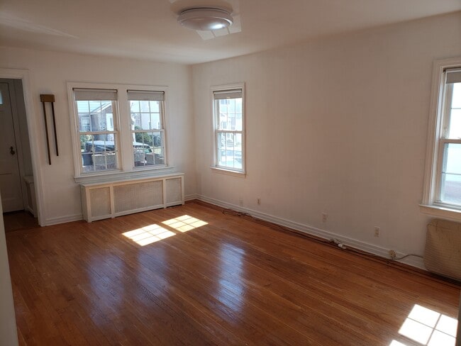 Photo - 4806 187th St