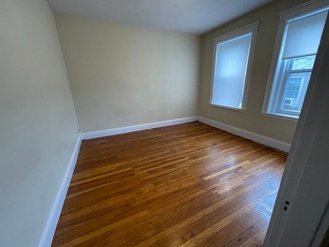 Photo - 213 Kelton St