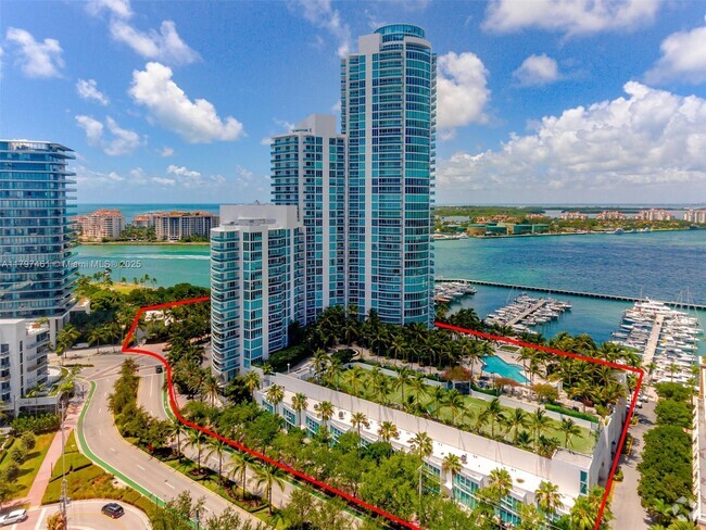 Building Photo - 1000 South Pointe Dr Unit 906 Rental