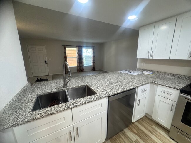 Photo - 3607 Edgewater Dr