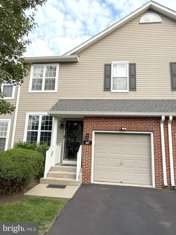 Photo - 507 Quincy St Townhome