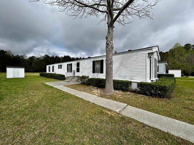 Photo - Available Now! 3 Bedroom 2 bath unit