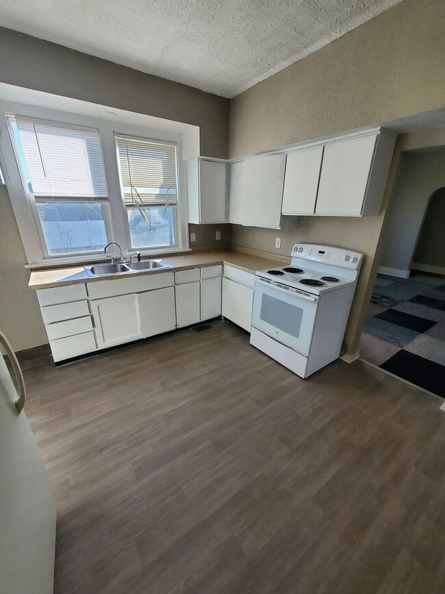 Photo - 1933 Case Ave Unit 2