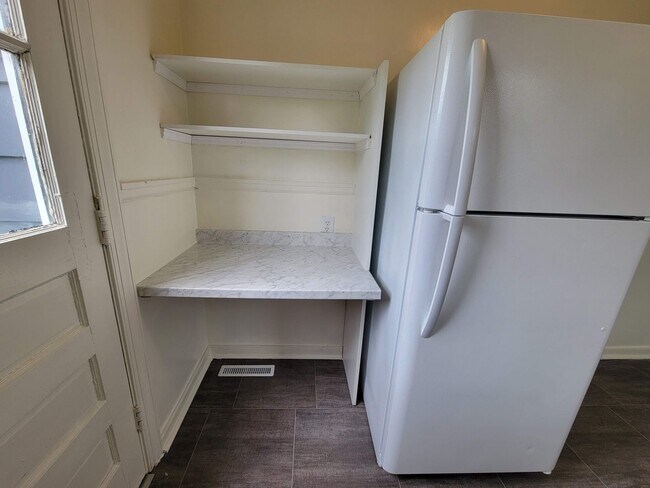 Photo - 3 Bedroom / 1 Bath Rental on Fourqurean