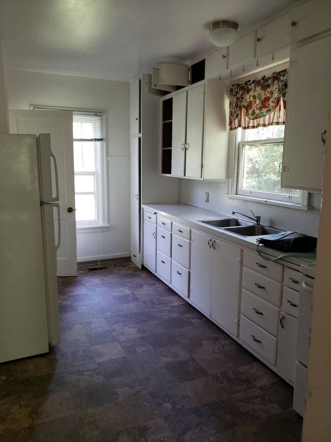 Photo - 1030 NE Harvey Rd