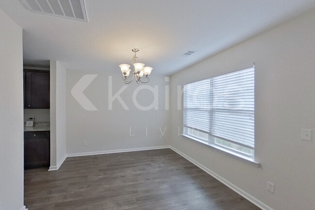 Photo - 100 St Matthew Wy