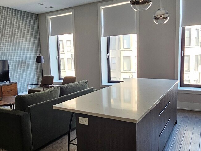 Photo - 318 S Halsted St