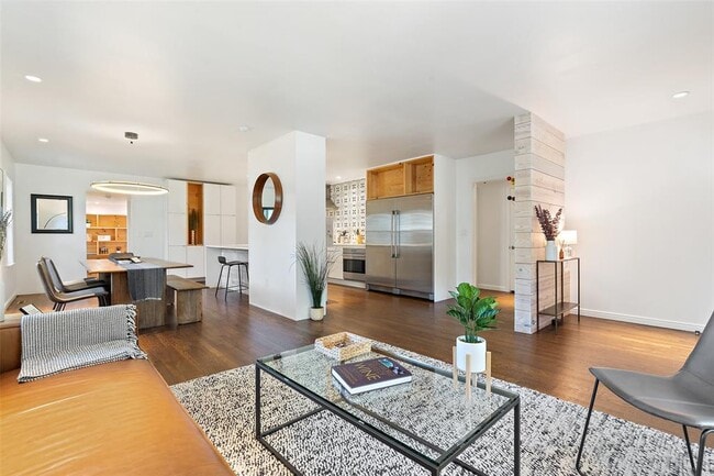 Photo - 2202 Montclaire St