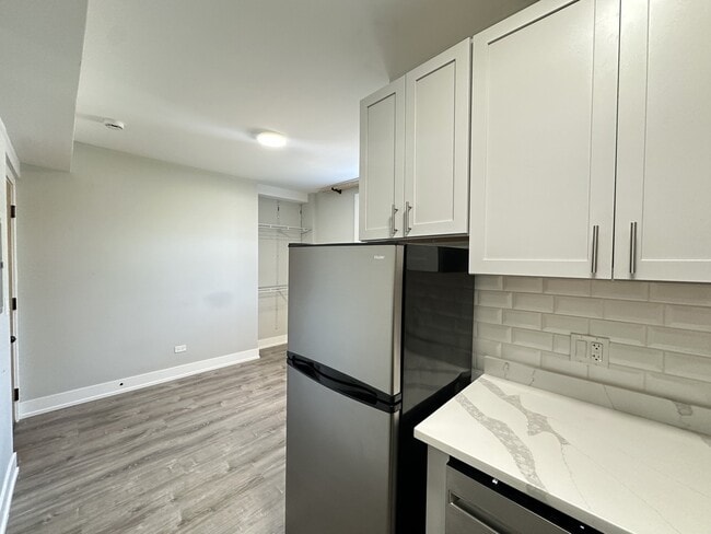 Photo - 553 W Belmont Ave Unit 4E