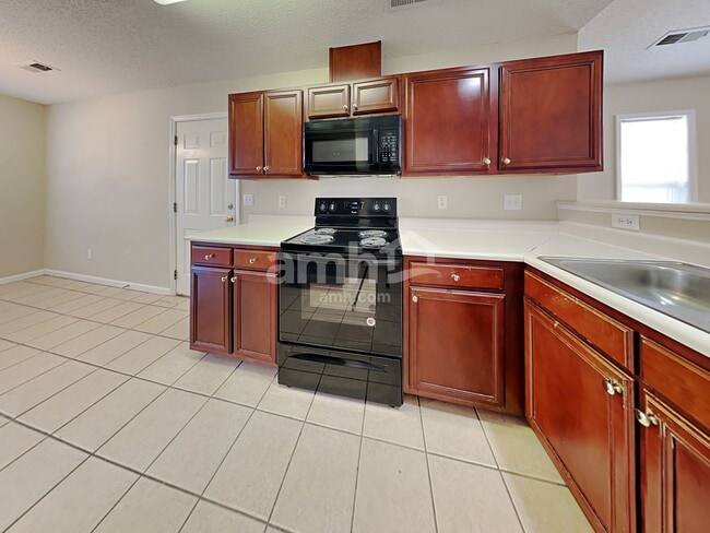 Photo - 105 Exeter Ct