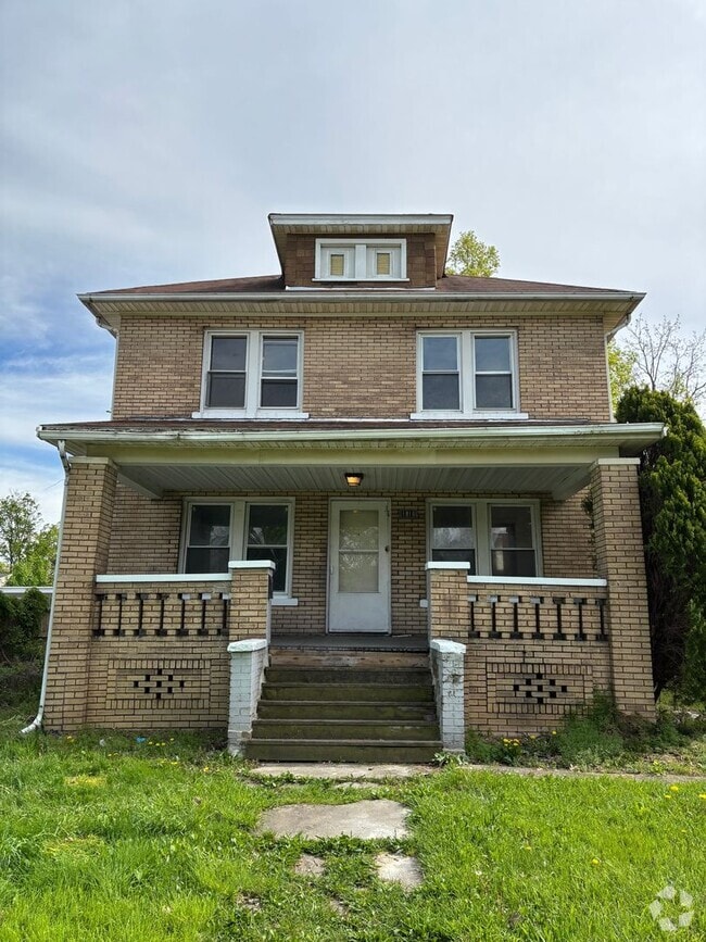 Building Photo - Section 8 Accepted! 5 BR 2 BA Rental