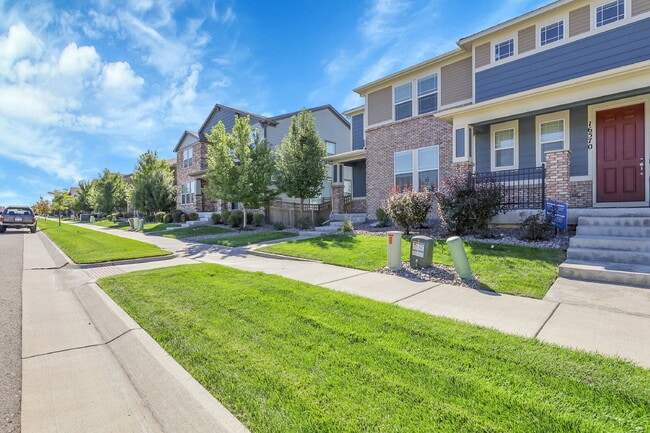 Building Photo - $2,595.00, 3 bed, 2.5 bath Townhouse in Au...