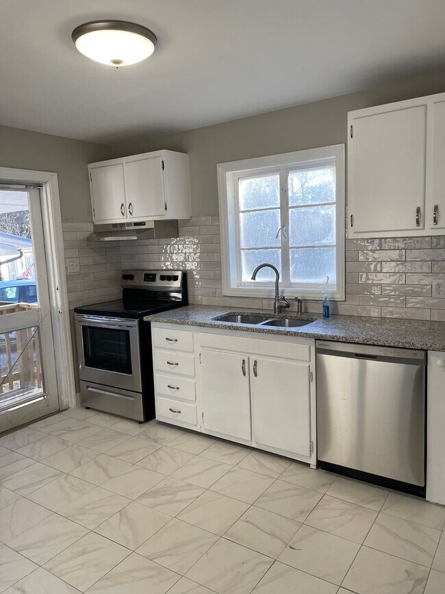 Photo - Adorable 3 Bedroom Off United Street