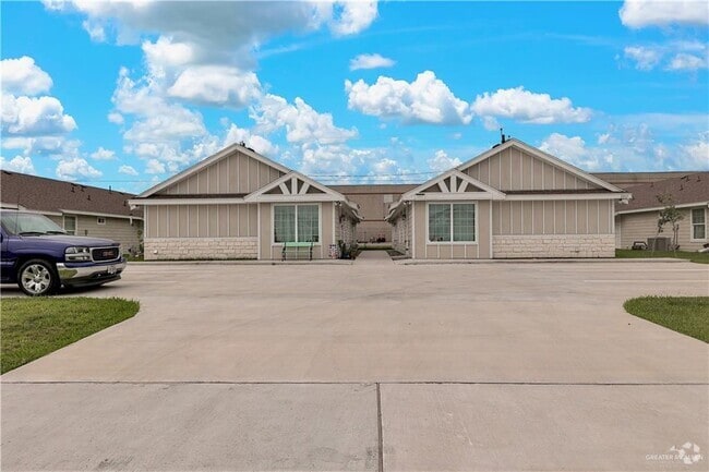Building Photo - 2217 Multi National Unit B Rental