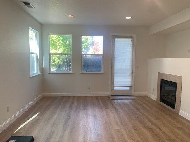 Photo - $500 Off The First Month’s Rent!!