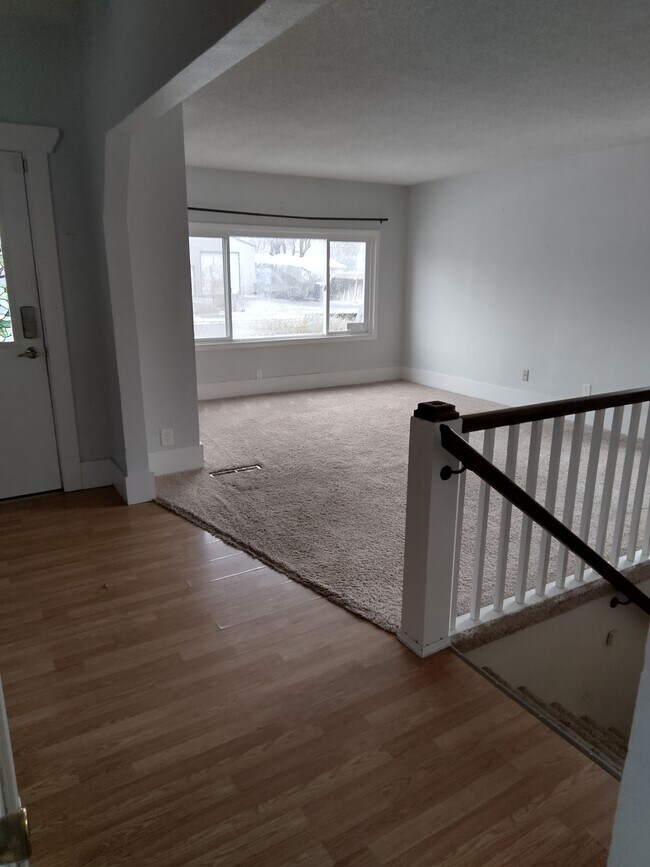 Photo - 1308 E Queen Ave