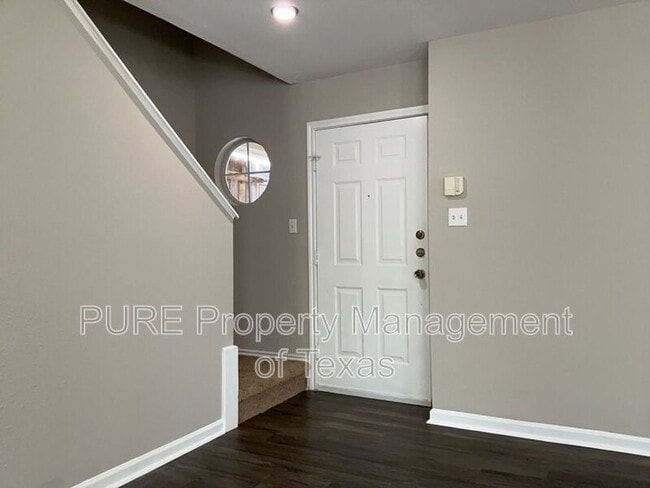 1594 Parkfield Cir