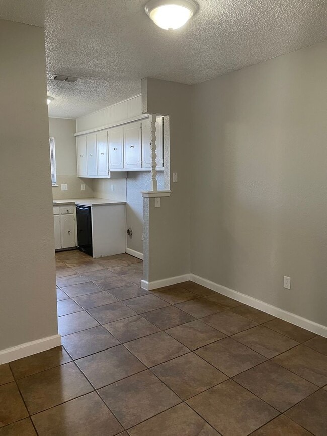 Photo - 6917fre Unit B