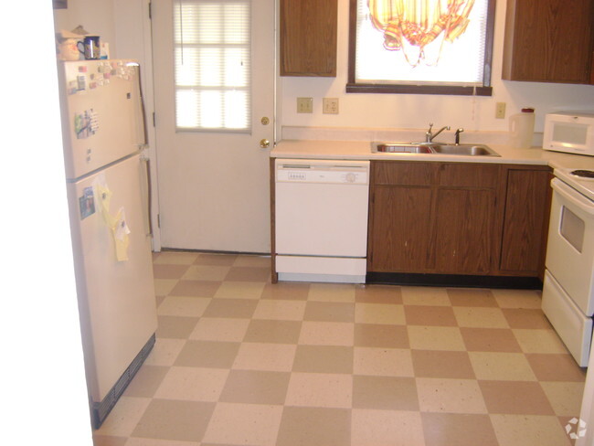 Building Photo - 1501 Ensign Dr Unit 1N Rental
