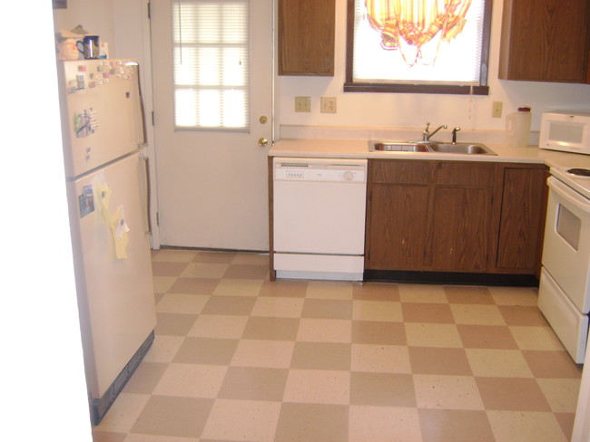 Building Photo - 1501 Ensign Dr Unit 1N Rental