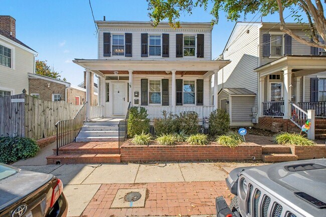 Photo - Charming 3-bedroom 2 bathrooms in Downtown...