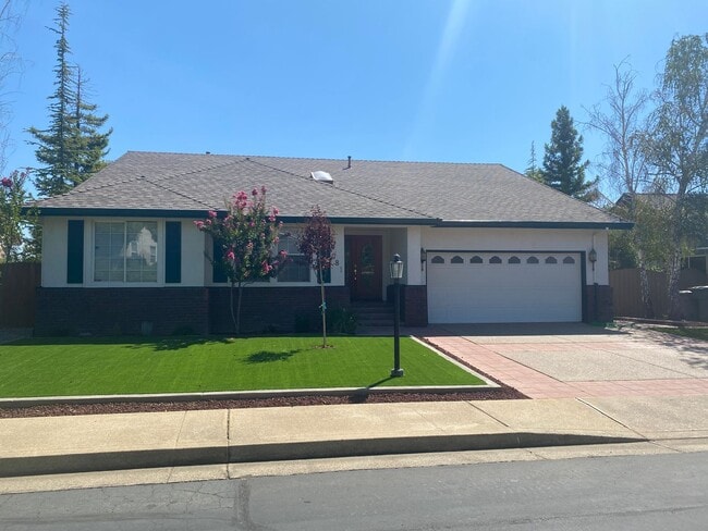 Photo - Beautiful Lakefront Home in the Vineyard! 55+ community