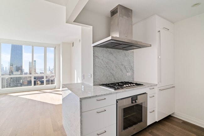 Photo - 460 W 42nd St