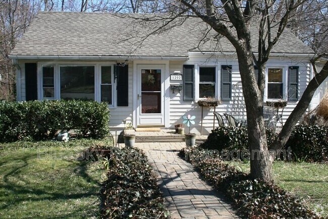 Building Photo - 1202 Cherry Ave Rental
