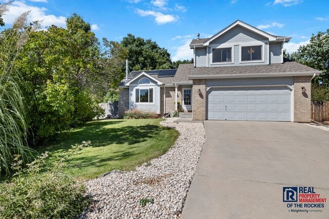 Building Photo - Beautiful Updated 5 Bed 3.5 Bath House in ...