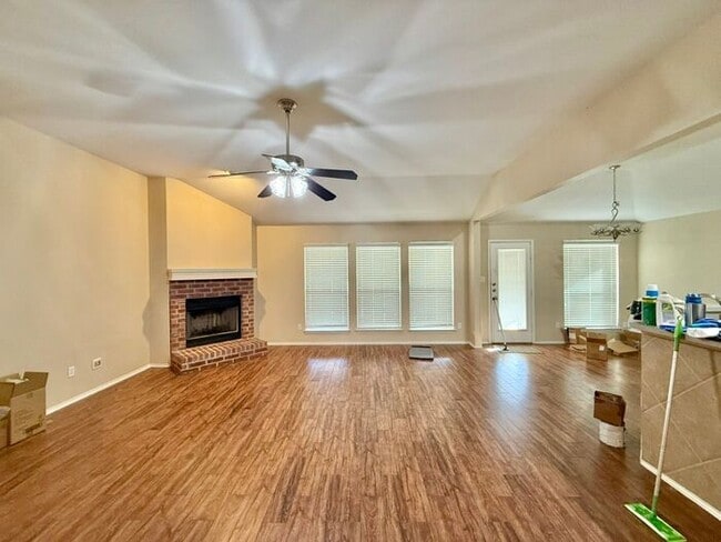 Photo - 3 Bedroom, 2 Bathroom Home in Lindale!