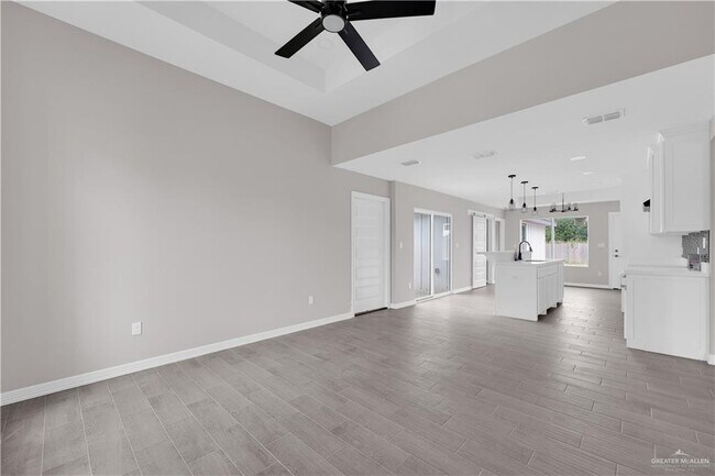 Photo - 16 Tower Oak Dr