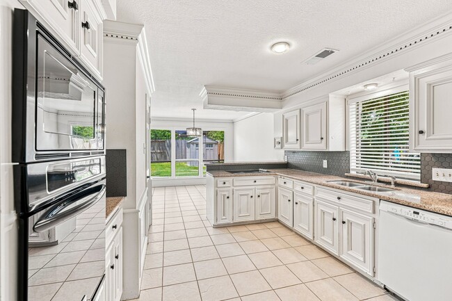 Building Photo - 15907 Spring Forest Dr