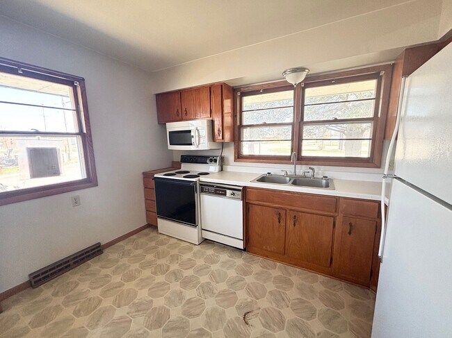 Photo - 502 Business 23 S