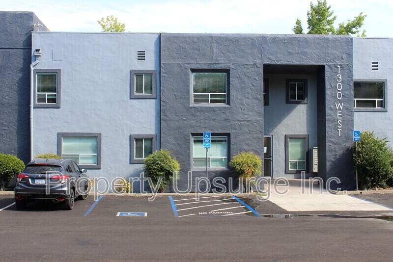 Photo - 1300 West St
