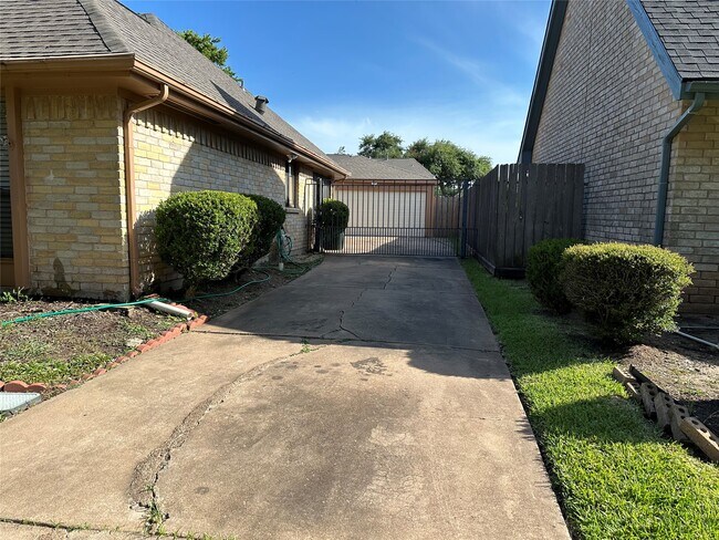 Photo - 2826 Green Fields Dr
