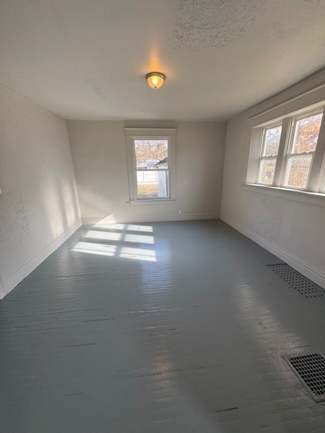 Photo - 2813 Hoagland Ave