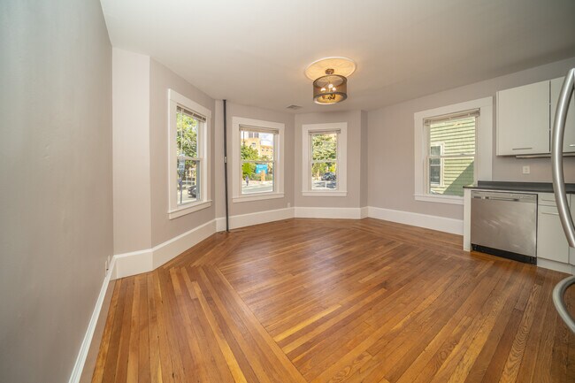 Photo - 1590 Cambridge St Unit 1