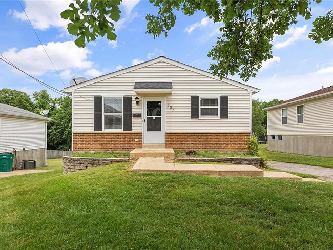 $1820 - Charming 3 Bed | 1 Bath Single-Fam... - $1820 - Charming 3 Bed | 1 Bath Single-Fam... House