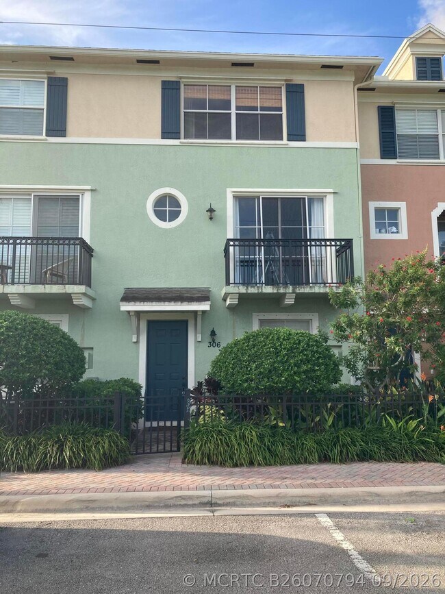 306 NW 1st St