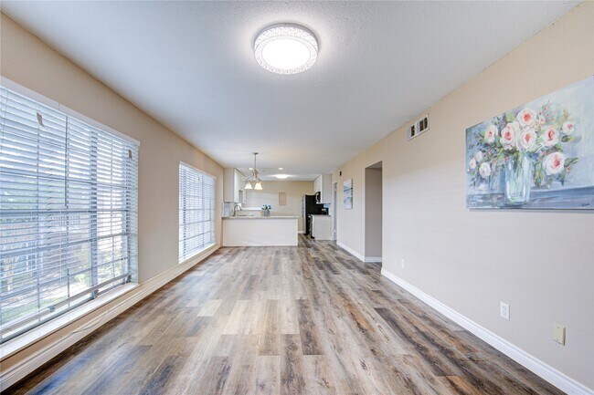 Photo - 2101 Fountain View Dr Unidad 76