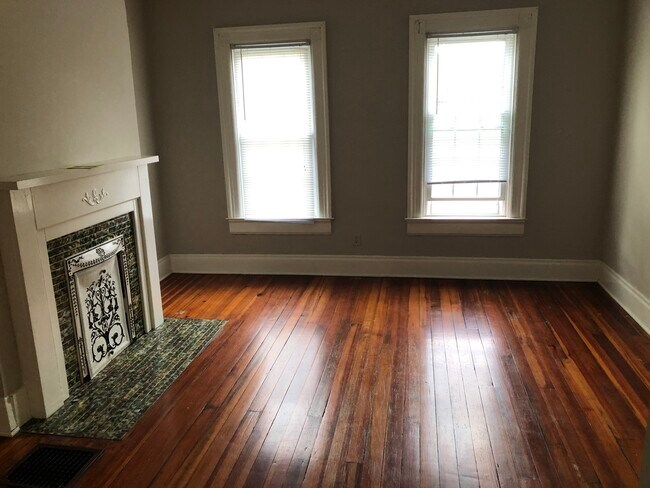 Photo - 3111 E 5th St