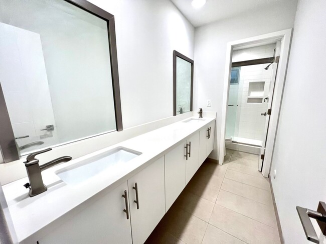 Photo - Santa Monica - Luxury Townhome w/ Loft!  (3 Bed / 3.5 Bath)