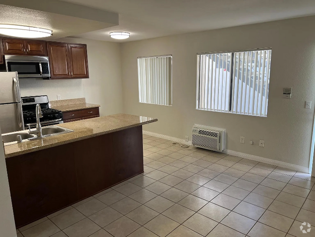 Building Photo - 4326 Oregon St Unit 3 Rental