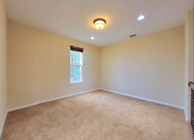 Photo - 205 Barnhill Dr