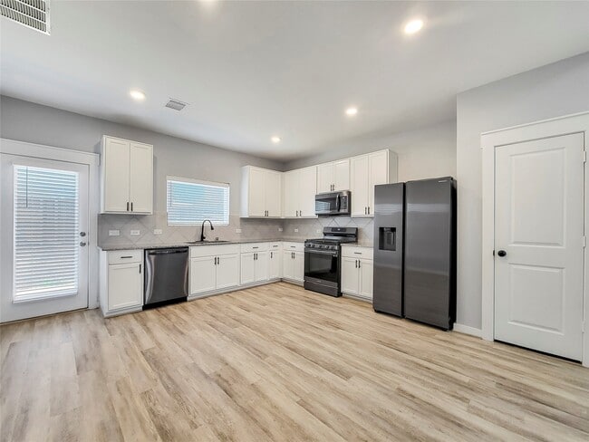 Photo - 16807 Lisbon Ln